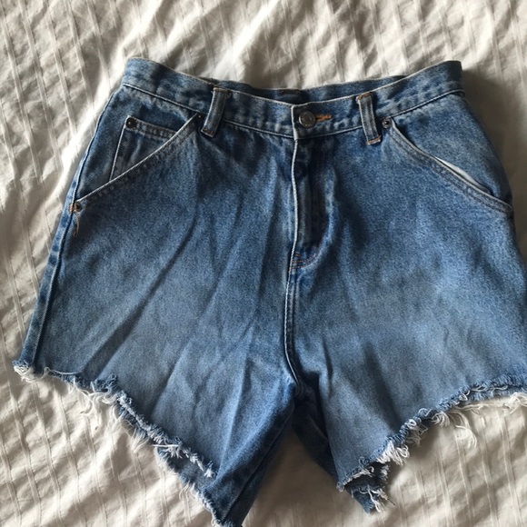 Levi’s Distressed Jean Shorts - Picture 2 of 3